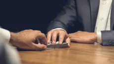 وحش لا يشبع”.. الفساد المحمي سياسيًا يهدد مستقبل العراق