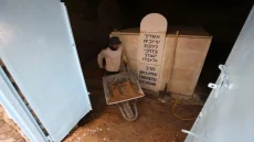 “كان مكبا للنفايات”.. إسرائيل تتابع ترميم قبر “إسحاق جاؤون” في بغداد