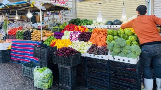 علوة خضار” تشل أهم شوارع بغداد.. “مفوض” يفضح التواطؤ المروري في اليرموك