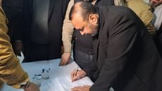 وزير العمل يعلن فتح التقديم على قطع أراضٍ سكنية لذوي الإعاقة في بغداد