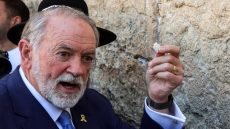 السفير الأمريكي لدى إسرائيل مهاجماً مبادرة باريس للاعتراف بفلسطين: فلتعطهم قطعة من الريفييرا الفرنسية