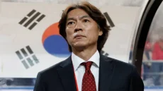 مدرب المنتخب الكوري يعلق بشأن مواجهة منتخبنا الوطني