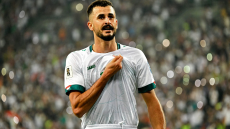 أيمن حسين بالمرتبة الرابعة لهدافي قارة آسيا