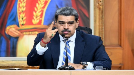 رئيس فنزويلا يتضامن مع إيران ويدعو لوضع حد لجنون نتنياهو ووزير دفاع إسرائيل يهدد بإحراق طهران