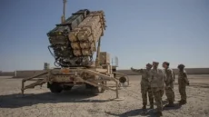 أمريكا ترفع درعها في الشرق الأوسط: هل يقترب تدخلها المباشر في الحرب؟