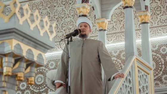 خطيب جامع أبي حنيفة يفتي بحرمة بيع بطاقة الناخب: من يقم بذلك فهو خائن لله والوطن