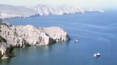 استعدادات إيرانية لـ”تفخيخ” مضيق هرمز ” والبيت الابيض منزعج والمخابرات الامريكية كشفتها متاخرا