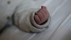 إنقاذ طفلة من البيع يفتح ملف حماية الطفولة في زمن الفاقة