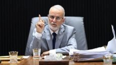 المحافظ: هذه عاشر محاولة لإقالتي و القرار الصادر بحقي يفتقر إلى الشكلية والشرعية القانونية.