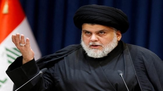سبقها بجملة قبل “يوم حصر السلاح بيد الدولة وحلّ المليشيات”..الصدر يشير إلى الحشد الشعبي ويكتب: حشـدنا حسيني لن يركع للفاسدين