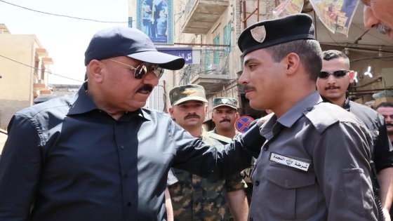 واصفاً خدمة زائري كربلاء يوم عاشوراء بالشرف الكبير.. وزير الداخلية يجري جولة ميدانية على مداخل المدينة المقدسة ومخارجها ويتفقد عدداً من مفاصل الوزارة