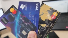 الدينار يستيقظ إلكترونيًا.. العراق يحمي أبواب النقد ببطاقة سيادية