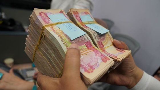 نائب سابق: الحكومة ترسل الرواتب للفاسدين في الإقليم بدل تسليمها للموظفين