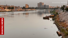 صور صادمة.. بغداد تفرغ نفاياتها في نهرها التاريخي بلا رحمة