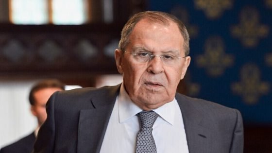 لافروف: إن رفضت أوكرانيا الحياد وعدم الانضمام لـ”الناتو” ستنفي أسس الاعتراف باستقلالها