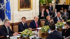 ترتيبات لعقد اجتماع بين بوتين وزيلينسكي، وضمانات أمنية “سيقدمها الأوروبيون” لأوكرانيا بالتنسيق مع واشنطن