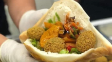 تحرك رسمي بعد تسجيل 40 حالة تسمم في مدينة عراقية بسبب وجبة “فلافل”