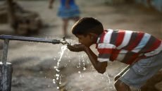 مياه الشرب “آمنة”.. بيانات رسمية تؤكد مطابقتها للمعايير الصحية