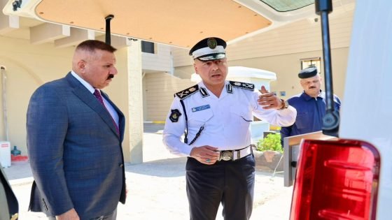 وزير الداخلية يطلع على عمل المركبات التخصصية الجوالة لتسجيل المركبات والتحويل واصدار وتجديد اجازات السوق وتثبيت اللوحات في منازل المواطنين