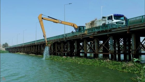 حملة لتنظيف نهر الفرات من نبات زهرة النيل في ذي قار