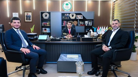 رئيس اللجنة الأولمبية الدكتور عقيل مفتن يستقبل مدرب المنتخب الأولمبي الكابتن عماد محمد ويشيد بالتأهل إلى نهائيات كأس آسيا