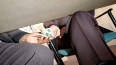 حراك شعبي في ديالى يطالب بفتح تحقيق في اتهامات بيع المناصب