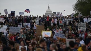 الآن: 2700 مظاهرة في امريكا لإسقاط ترامب / كتبها: كمال فتاح حيدر