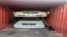 منفذ ميناء ام قصر الاوسط : ضبط (10) حاويات تحتوي عجلات دون الموديل معده للتهريب