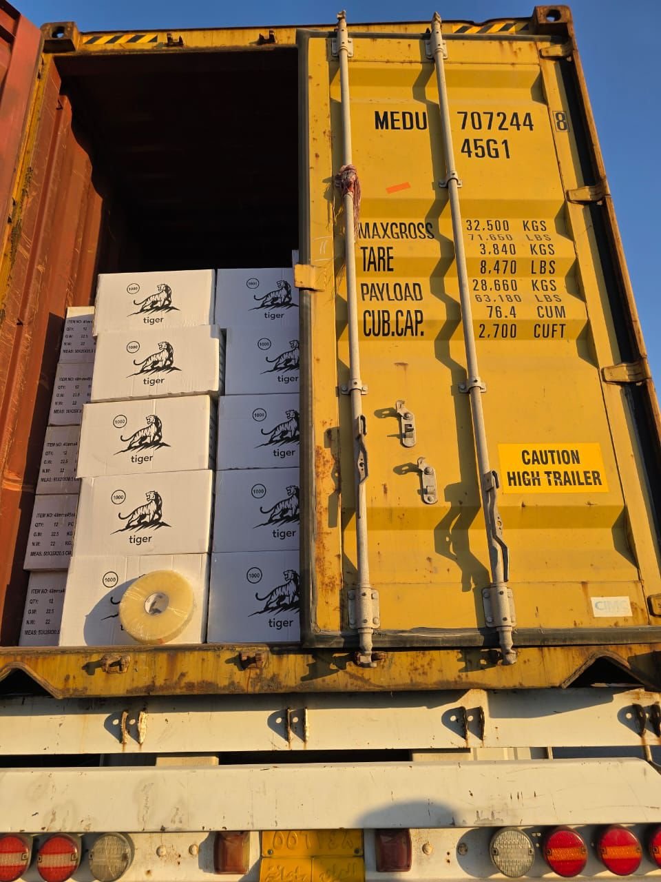 ضبط (25) حاوية مخالفة لشروط وضوابط الاستيراد في منفذ ميناء ام قصر الشمالي 4 IMG 20251006 WA0099