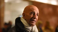 توم برّاك يتحدث أمام صحفيين في برج ترامب بمدينة نيويورك