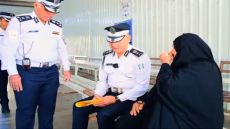 بالفيديو : مواقف انسانيه واخويه كانت حاضره للسيد مدير المرور العام مع المواطنين في مواقع تسجيل المركبات واصدار اجازات السياقة ،