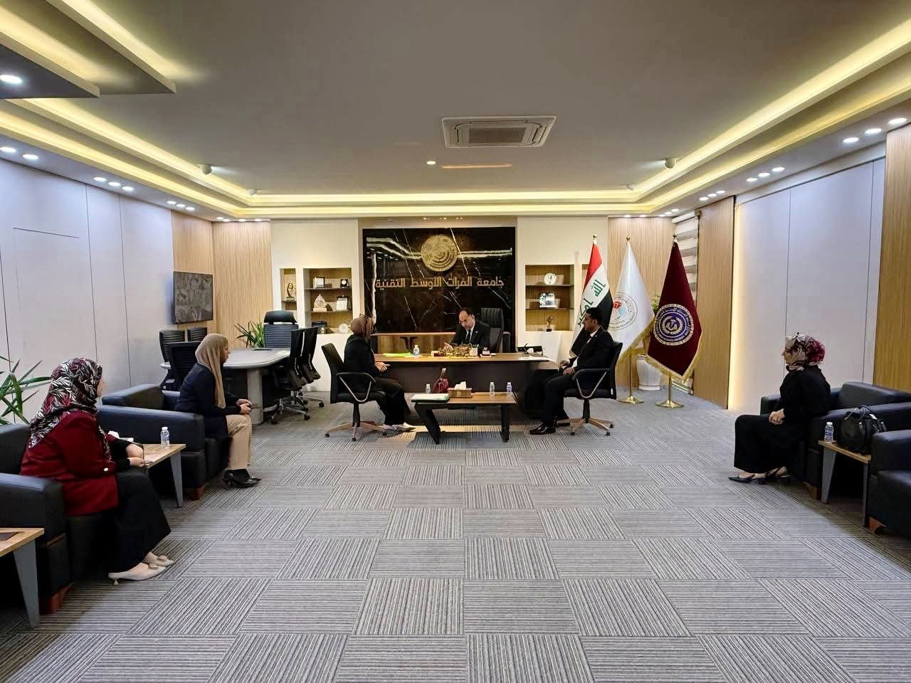 اللجنة الوزارية تزور جامعة الفرات الأوسط التقنية وتثني على مستوى الخدمات في شعبة شؤون المواطنين | أوس ستار الغانمي 2 صورة واتساب بتاريخ 2025 11 17 في 11.08.55 0155cc6d