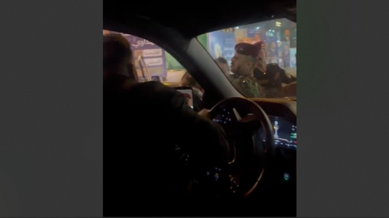 “أموتك تموت وأشكك بالنص”!!.. عبارات تهديد من منتسبين وضباط ضمن حماية رئيس البرلمان بحق مواطن وعائلته في بغداد – فيديو مسيء جداً