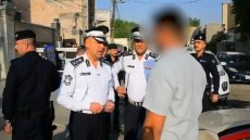 بالفيديو سائق مركبه عكس السير يدهس طالبة مدرسة ويلوذ بالفرار