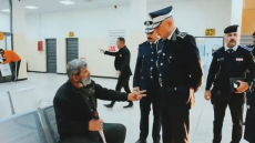 بالفيديو : لمتابعة الخدمات المقدمة للمواطنين ، الفريق الدكتور عدي سمير الحساني مدير المرور العام يتفقد موقع الرستمية لتسجيل المركبات للاطلاع ميدانياً على الخدمات المقدمة للمواطنين ، علاقات واعلام المرور 23 تشرين الثاني 2025