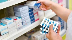 نائبة: الحكومة فشلت بضبط أسعار الأدوية وكبح غلاء المستشفيات الأهلية