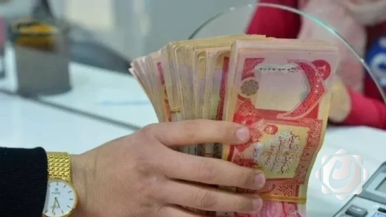 وزير العمل يعلن صرف تريليون و180 مليار دينار كمنح طلابية