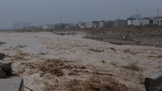 ليلان: 300 عائلة خارج منازلها نتيجة الأمطار والسيول