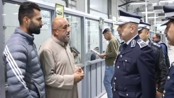 بالفيديو مدير المرور العام الفريق الدكتور عدي سمير الحساني يتفقد مجمعات • التاجيات • الكاظمية الاجرة