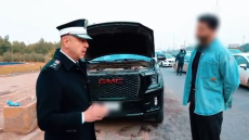 بالفيديو : مدير المرور العام : • يشرف على الخطط المروريه لفك الاختناقات والاماكن التي تشهد كثافات مروريه لتنظيم حركة سير المركبات • متابعة المخالفات المروريه التي يرتكبها بعض سائقي المركبات والتي تؤثر على سلامة مستخدمي الطريق ،