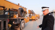 بالفيديو مدير المرور العام : يتابع ميدانيا الوقوف العشوائي للمركبات الانشائيه داخل الازقه والافرع السكنية وما تسببه من اضرار في البنى التحتيه وحركة السير ،