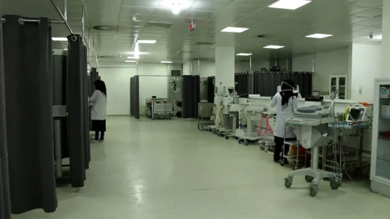 “يبيع المخدرات داخل العيادة”.. القبض على منتحل صفة طبيب جرّاح في بغداد