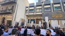 بغداد .. تجار يتظاهرون احتجاجا على فرض الضرائب و تطبيق التعرفة الكمركية