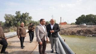 العامري يتفقد مشروع جسر أبو فلوس في أبي الخصيب ويوجه بتسريع وتيرة العمل