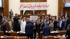 مبادرة ضائعة تحت قبة البرلمان .. دعوة للتبرع بنصف رواتب المسؤولين لإنقاذ العراق في محاولة لمواجهة الأزمة الاقتصادية