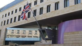 السفارة البريطانية في بغداد تنفي علاقة المملكة المتحدة بهجمات إيران