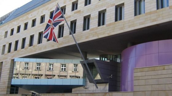 السفارة البريطانية في بغداد تنفي علاقة المملكة المتحدة بهجمات إيران