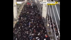 رفعوا أعلام إيران وصور الخامنئي والخميني ..يا حيف تموت العيالة”.. حشود ضخمة في الناصرية حداداً على اغتيال خامنئي