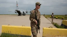 واشنطن تأمر موظفيها غير الرئيسيين بمغادرة العراق والبحرين والأردن وسفارة أميركا بالكويت تغلق أبوابها