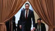 !Take it or leave it..تسريب محتوى الورقة التي وضعها نائب ترامب على طاولة قاليباف